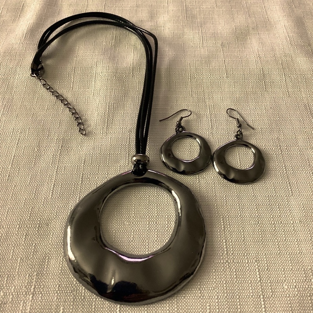 Gun Metal Tone Necklace and Earring Set